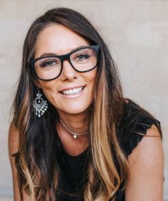 Simone Holt